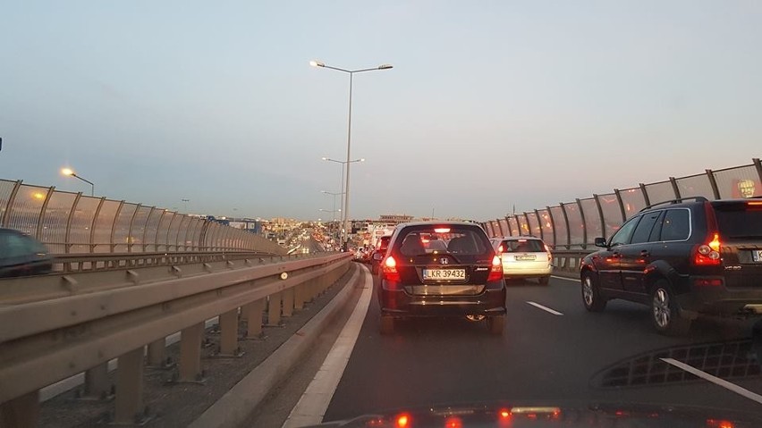 Potężne korki w Krakowie i na autostradowej obwodnicy [ZDJĘCIA]