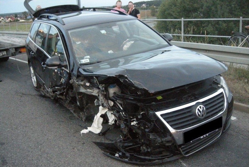 Volkswagen po zderzeniu z mercedesem.