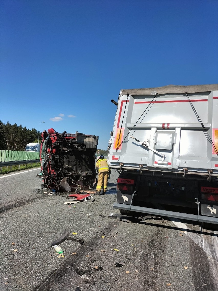 Poważny wypadek ciężarówek na A1. Jeden kierowca został...