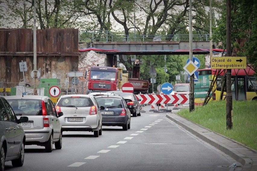 Wrocław: Remont wiaduktu na Popowickiej. Na razie bez wielkich korków (ZDJĘCIA)