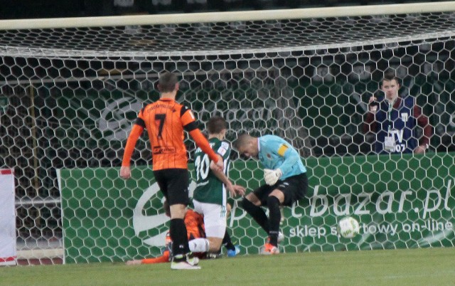 Olimpia Grudziądz pokonała Chrobrego Głogów 2:1. To było dopiero 3 zwycięstwo grudziądzan w bieżącym sezonie na własnym stadionie.Szczegółowa relacja z meczu: Olimpia Grudziądz pokonała Chrobrego Głogów