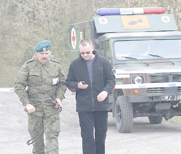 Głównodowodzący weekendową akcją: mł. chor.  sztab. Dariusz Zięba z jednostki sapersko- minerskiej oraz podinsp. Janusz Brodziński,  komendant grudziądzkiej policji.