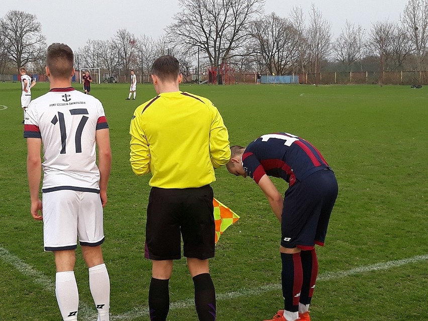 CLJ U-17: Pogoń Szczecin (ciemne pasiaki) - AP Pogoń...