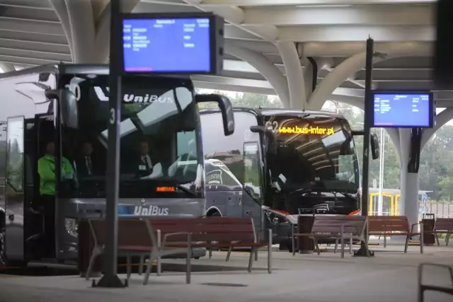 Nowy dworzec autobusowy w Katowicach przy SądowejZobacz kolejne zdjęcia. Przesuwaj zdjęcia w prawo - naciśnij strzałkę lub przycisk NASTĘPNE