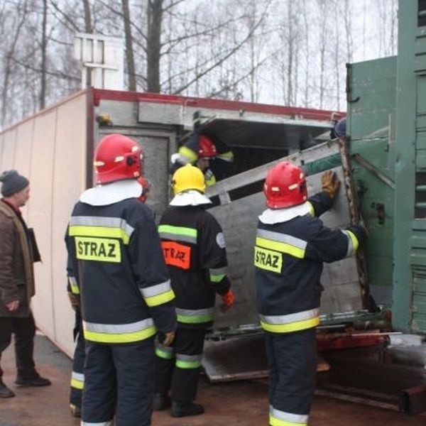 Wypadek ciezarówki w Cminsku