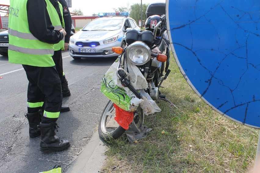 Zderzenie osobówki z motorowerem [Zdjęcia]