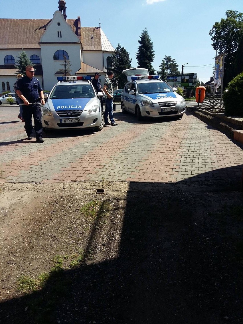 Policjanci przyjechali sprawdzić informację o bombie w...