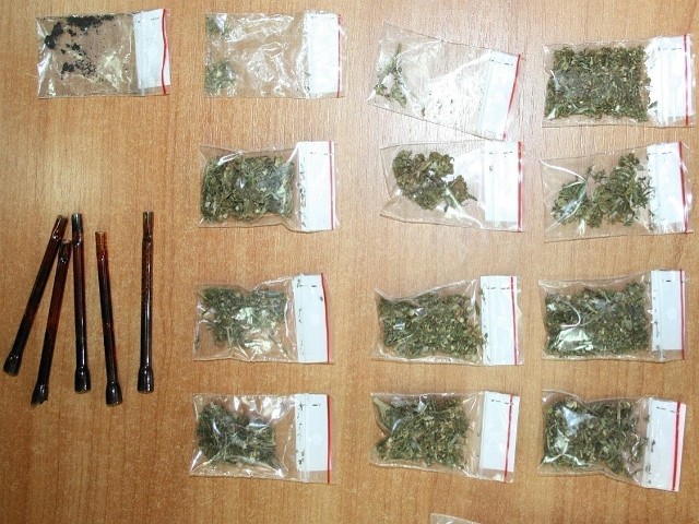 Policjanci przejęli ponad 8 gramów amfetaminy i 11 gramów marihuany.