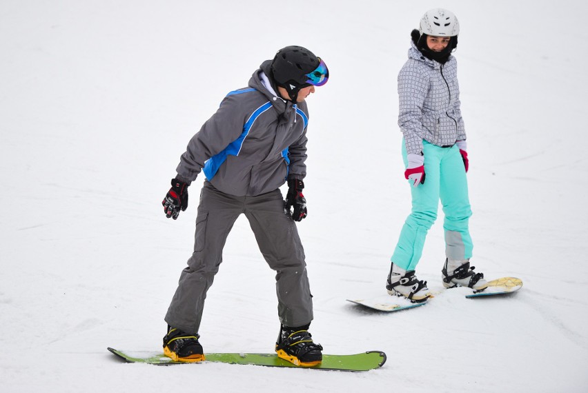 Świąteczne szusowanie na nartach i snowboardzie w Przemyślu. Właśnie ruszył nowy sezon zimowy! [ZDJĘCIA]