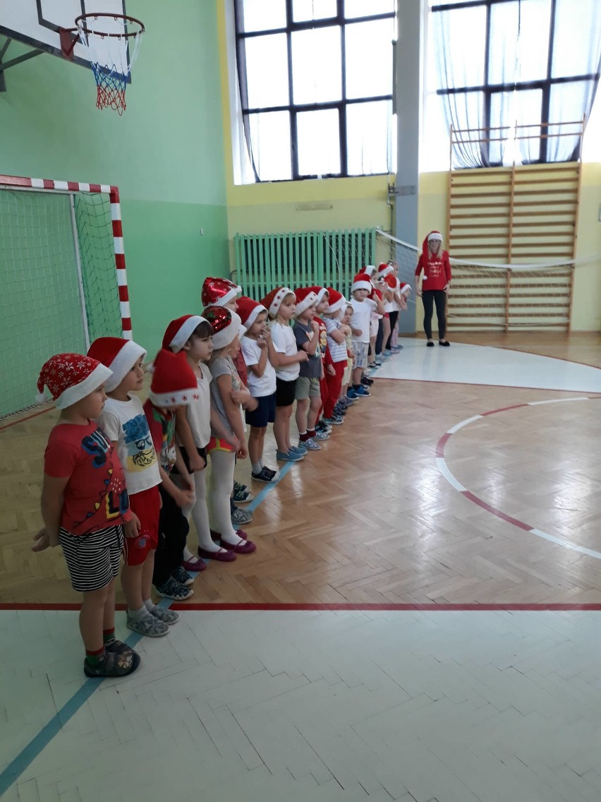 Mikołajkowy Turniej Sportowy dla przedszkolaków w Szkole...