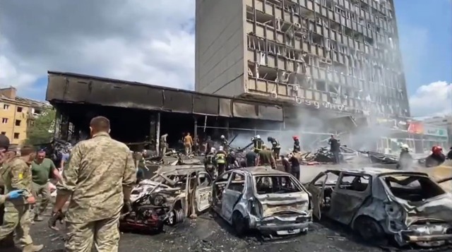 W ataku rakietowym na budynki w centrum Winnicy zginęły co najmniej 23 osoby