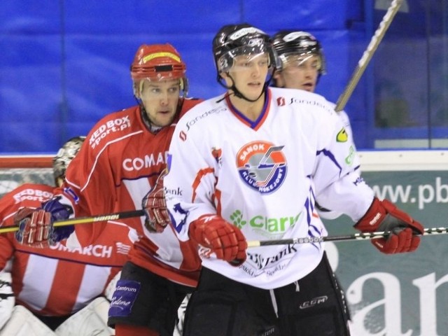 Marcin Kolusz ma 26 lat, 185 cm wzrostu i 82 kg wagi. Jako 18-latek wychowanek Podhala trafił do kanadyjskiego klubu Vancouver Giants. Rok później wrócił jednak do Nowego Targu, by później grać m.in. w HC Trinec (w czeskiej ekstralidze) i HK SKP Poprad (na Słowacji). Wrócił więc znów do Podhala i miał wydatny udział w zdobyciu mistrzostwa Polski pod wodzą Milana Jancuski i Marka Ziętary w 2009 roku. W Sanoku od maja 2011.