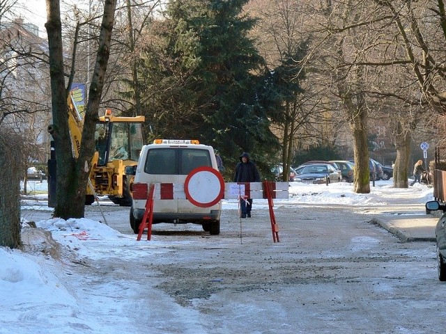 Po zimowej przerwie wznowiono prace budowlane na ulicy Kościuszki w Tarnobrzegu.