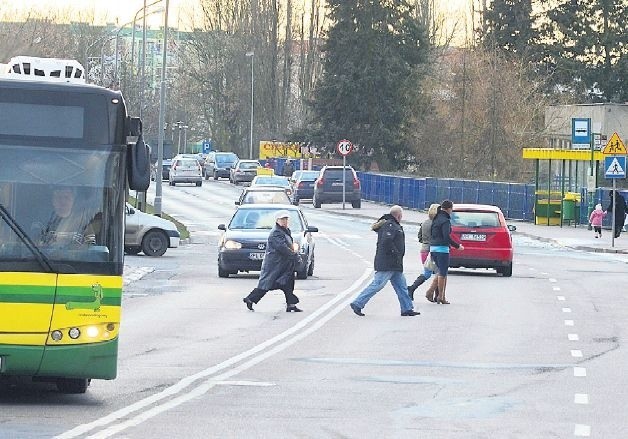 Tu w miniony czwartek zginęła kobieta. Jak widać na zdjęciu naszego fotoreportera zrobionym dzień później, ta tragedia niczego nas nie uczy.