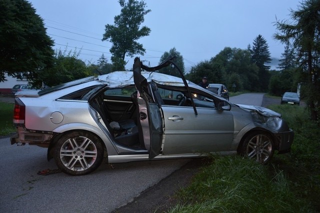 Jedna z pasażerek auta w cięzkim stanie trafiła do szpitala