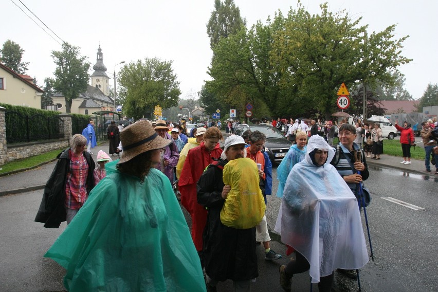 Wyruszyła 25. Piesza Pielgrzymka Diecezji Bielsko-Żywieckiej na Jasną Górę 2016 [ZDJĘCIA]