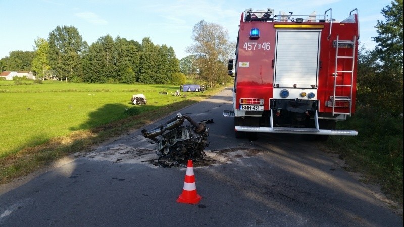 Śmiertelny wypadek na drodze Jasionówka - Czarnystok. Porsche uderzyło w drzewo (zdjęcia)