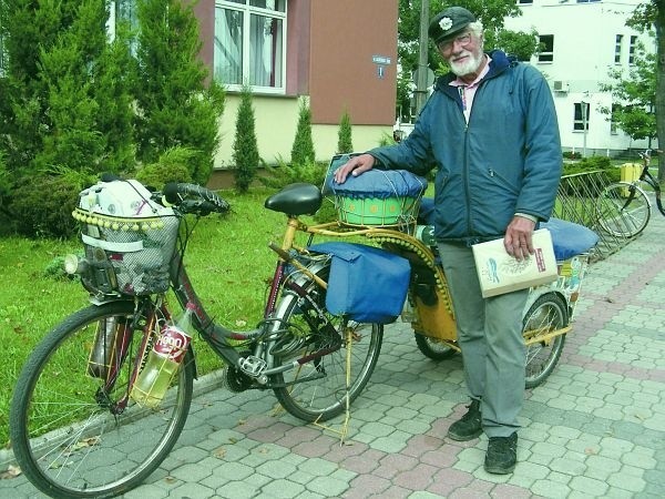 Na początku września do Hajnówki zawitał turysta z Łotwy &#8211; Leontijs Romanovskis. Jak się okazało, jest nie tylko podróżnikiem, ale także znawcą zdrowego życia. Leontijs Romanovskis nosi polskie nazwisko. Urodził się 17 lipca 1940 roku. Już szósty rok jeździ rowerem po Europie.
