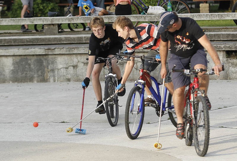 Bike Polo w Rzeszowie
Bike Polo na Rzeszowskich Bulwarach.