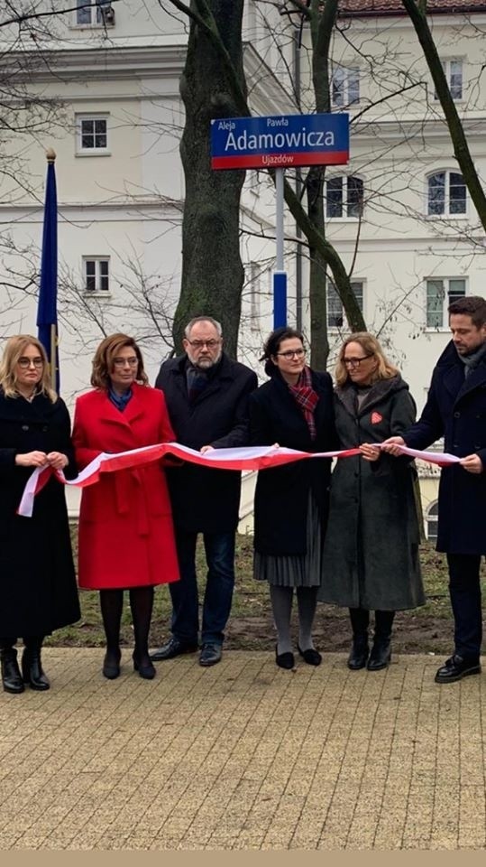 W Warszawie otwarto aleję im. Pawła Adamowicza. Jest w Parku im. Tadeusza Mazowieckiego