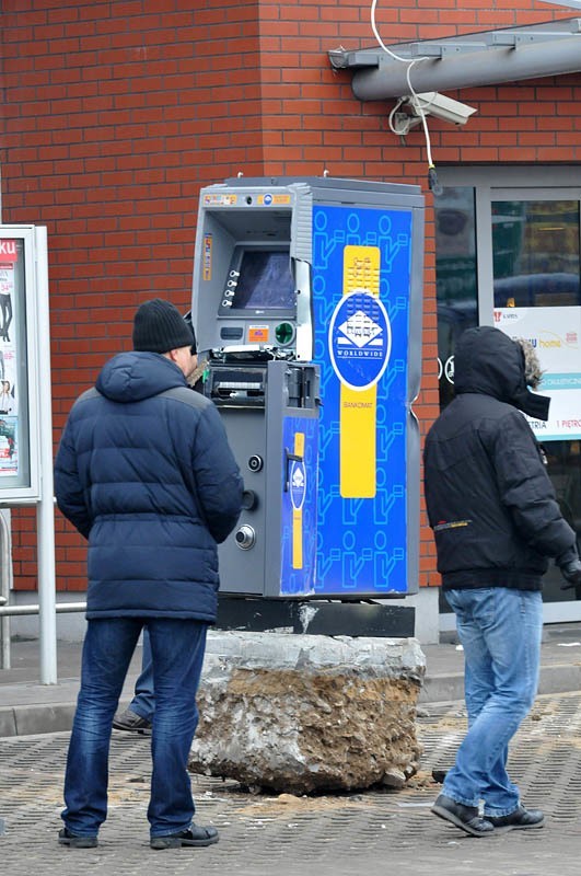 Złodzieje ukradli bankomat w Nowem. Próba kradzieży w Osielsku im się nie powiodła. Wszystko tej nocy [zdjęcia]