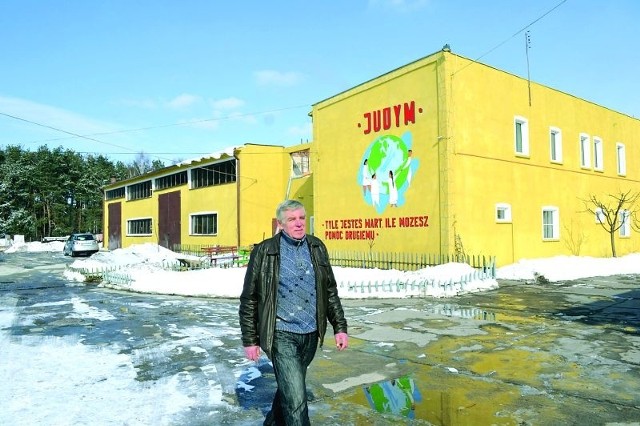 "Tyle jesteś wart, ile możesz pomóc drugiemu&#8221;. Tę maksymę namalował też pan Andrzej