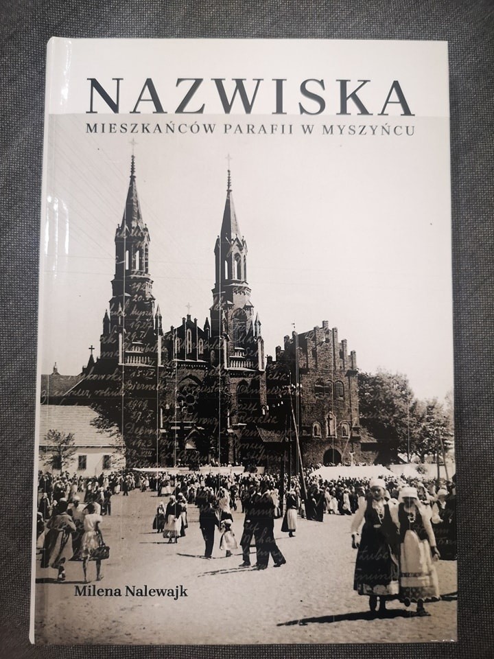 Myszyniec. Milena Nalewajk napisała książkę "Nazwiska mieszkańców parafii w Myszyńcu". Książka właśnie się ukazała