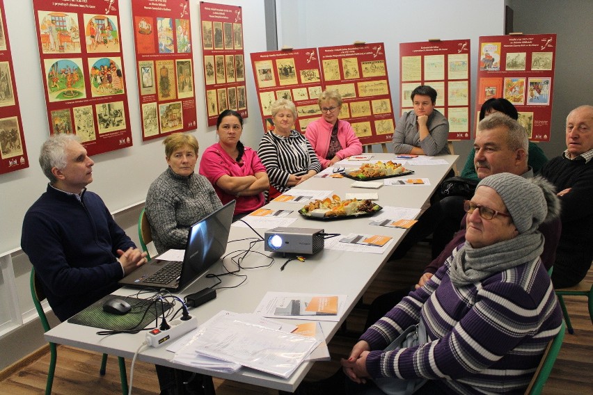 W Gminnej Bibliotece Publicznej w Jastrzębi odbyło się ciekawe szkolenie na temat bezpieczeństwa w sieci. Zobacz zdjęcia