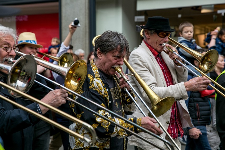 Kraków. Niedziela Nowoorleańska 2018. Koncerty jazzowe na scenie pod Ratuszem [ZDJĘCIA]