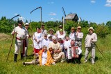 Sianokosy przed laty, niezwykłe widowisko Koła Gospodyń Wiejskich Występy w skansenie w Tokarni. Zobaczcie zdjęcia