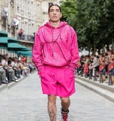 Wszystkie odloty Bellerina. Piłkarz Arsenalu wystąpił jako model Louis Vuitton na Paris Fashion Week