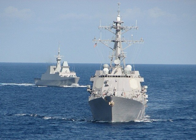 W oświadczeniu Siódmej Floty Marynarki Wojennej USA stwierdzono, że okręty przepłynęły przez korytarz w Cieśninie Tajwańskiej, który znajduje się poza morzem terytorialnym jakiegokolwiek państwa.