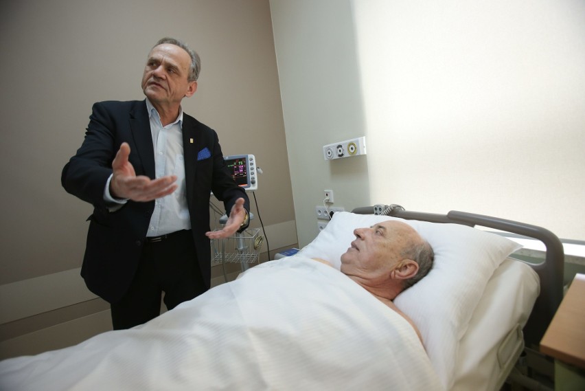 Prof. Czudek, światowej sławy chirurg przeprowadził operację w szpitalu w Czeladzi ZDJĘCIA