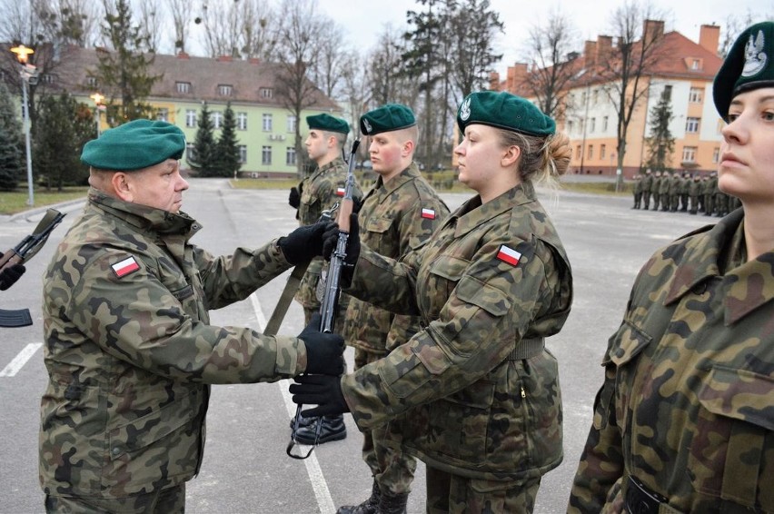 Po zadaniu egzaminów teoretycznych elewi będą mogli szkolić...