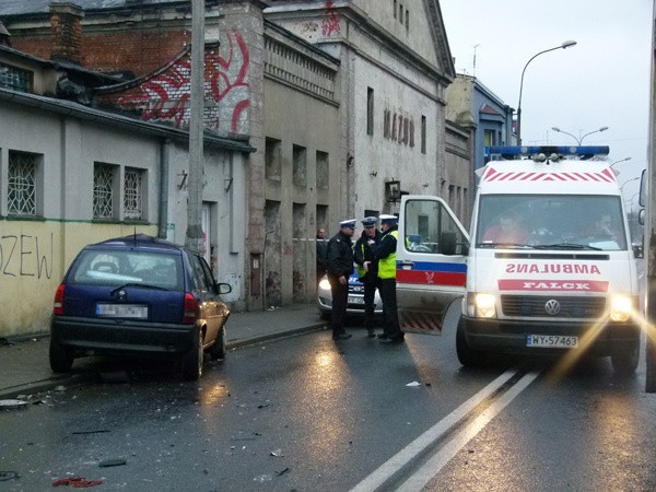 Śmierć kierowcy w centrum Pabianic! Wypadek na skrzyżowaniu ul. św. Rocha i św. Jana (zdjęcia)