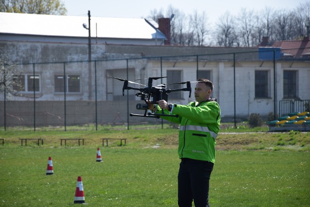 Drony można już wykorzystywać w kilkudziesięciu różnych dziedzinach gospodarki. Warszawska firma monitoruje stan urządzeń technicznych, a nawet pomaga łapać sprawców kradzieży.
