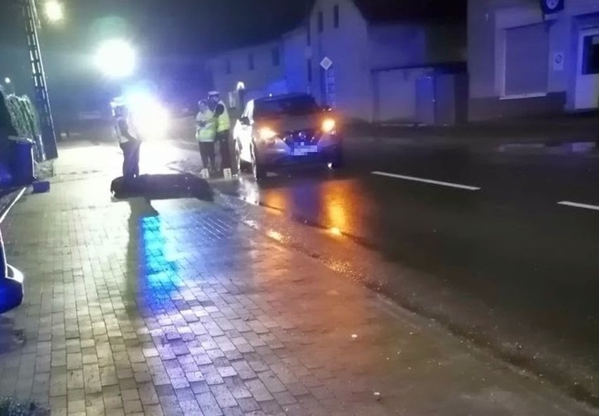 Wypadek w Tarnowie Opolskim. Samochód śmiertelnie potrącił pieszego. Mężczyzna miał wcześniej kucać przy krawężniku
