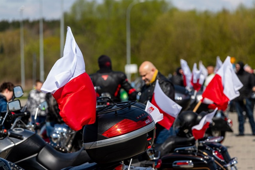 Białystok. 231. rocznica uchwalenia Konstytucji 3 Maja. Wielka parada motocyklistów do Supraśla