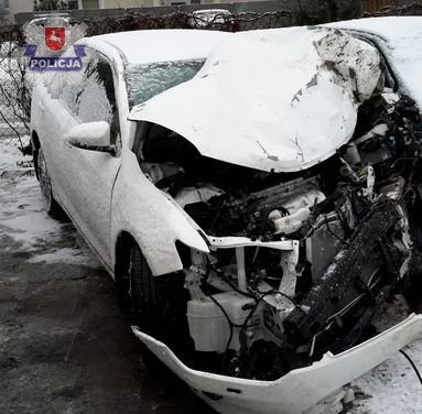 Do wypadku doszło 5 stycznia w miejscowości Stawki. Samochód Rosjanina jechał na letnich oponach i wpadł w poślizg