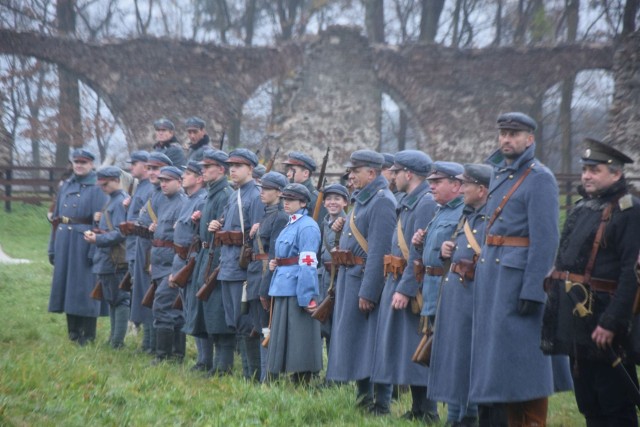 Rekonstruktorzy ze Stowarzyszenia Rekonstrukcji Historycznej 4 Pułku Piechoty Legionów pokazali na co ich stać w Bobrzy. Zobacz zdjęcia z widowiskowej inscenizacji i sprawdź czy jesteś na zdjęciu.