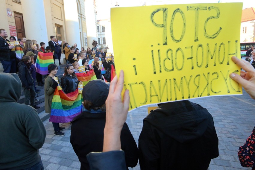 Demonstracja przeciwko próbie zakazania Marszu Równości w Lublinie (ZDJĘCIA, WIDEO)