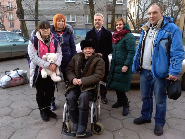 Na początku tego roku do Łowicza z Kazachstanu przyjechał Piotr Anglikowski (na wózku), który zmarł kilka miesięcy temu