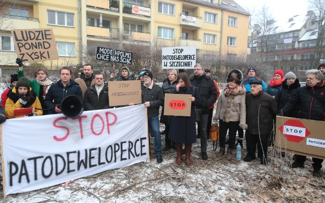 Protest mieszkańców bloków przy ul. Szymanowskiego i Herbowej w Szczecinie