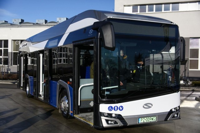 Autobus zasilany wodorem, jaki został zaprezentowany w Krakowie w styczniu 2021 r.