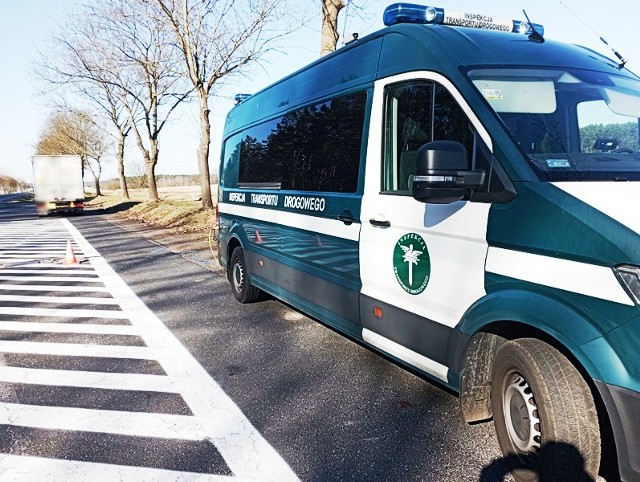 Trzy dostawczaki skontrolowane przez lubuskich i opolskich inspektorów Inspekcji Transportu Drogowego były przeładowane. Na tym jednak nie koniec nieprawidłowości.