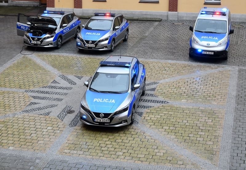 Policja w Szczecinie ma nowe radiowozy. To auta elektryczne!