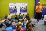 Ewa Chotomska, autorka książek i piosenek dla dzieci oczarowała przedszkolaki na spotkaniu w księgarni "Wesoła Ciuchcia" w Kielcach