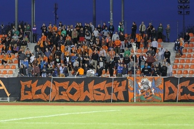 Na piątkowe derby głogowscy fani otrzymali pulę 1000 biletów i wszystkie zamierzają wykorzystać. Zapowiada się historyczny pod względem liczby wyjazd kibiców Chrobrego. Dotychczas rekordem jest 750-osobowy wyjazd do Legnicy na mecz z Miedzią w 2011 roku