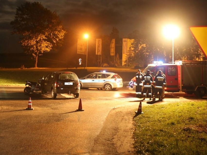 W Chojnicach auto osobowe zderzyło się z motorowerem. W...