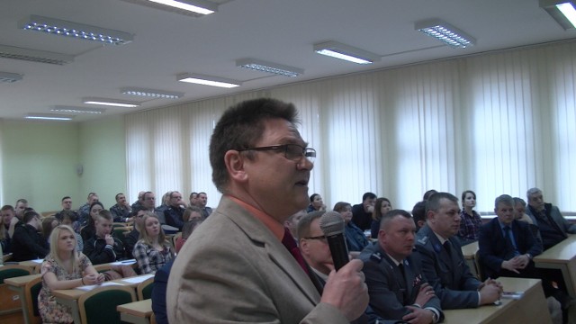 Dr Marek Stefański na Akademii Pomorskiej przedstawił wyniki ankiety dotyczącej poczucia bezpieczeństwa i oceny słupskiej policji.